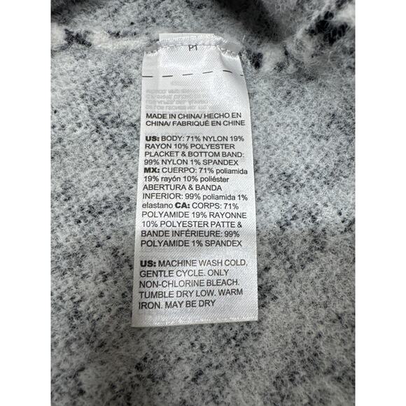 Chico's Snow Leopard Print Cardigan Pockets Fuzzy Knit Sweater Size 1/Medium - Picture 5 of 6